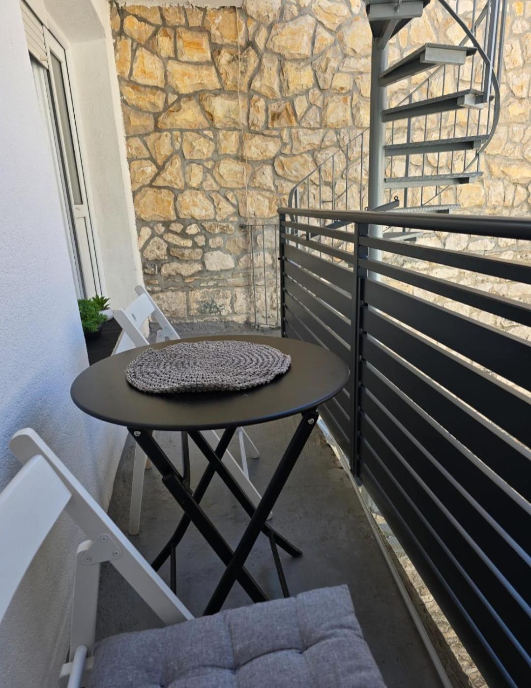 Private Bedroom With Bathroom Baska Voda Exterior photo